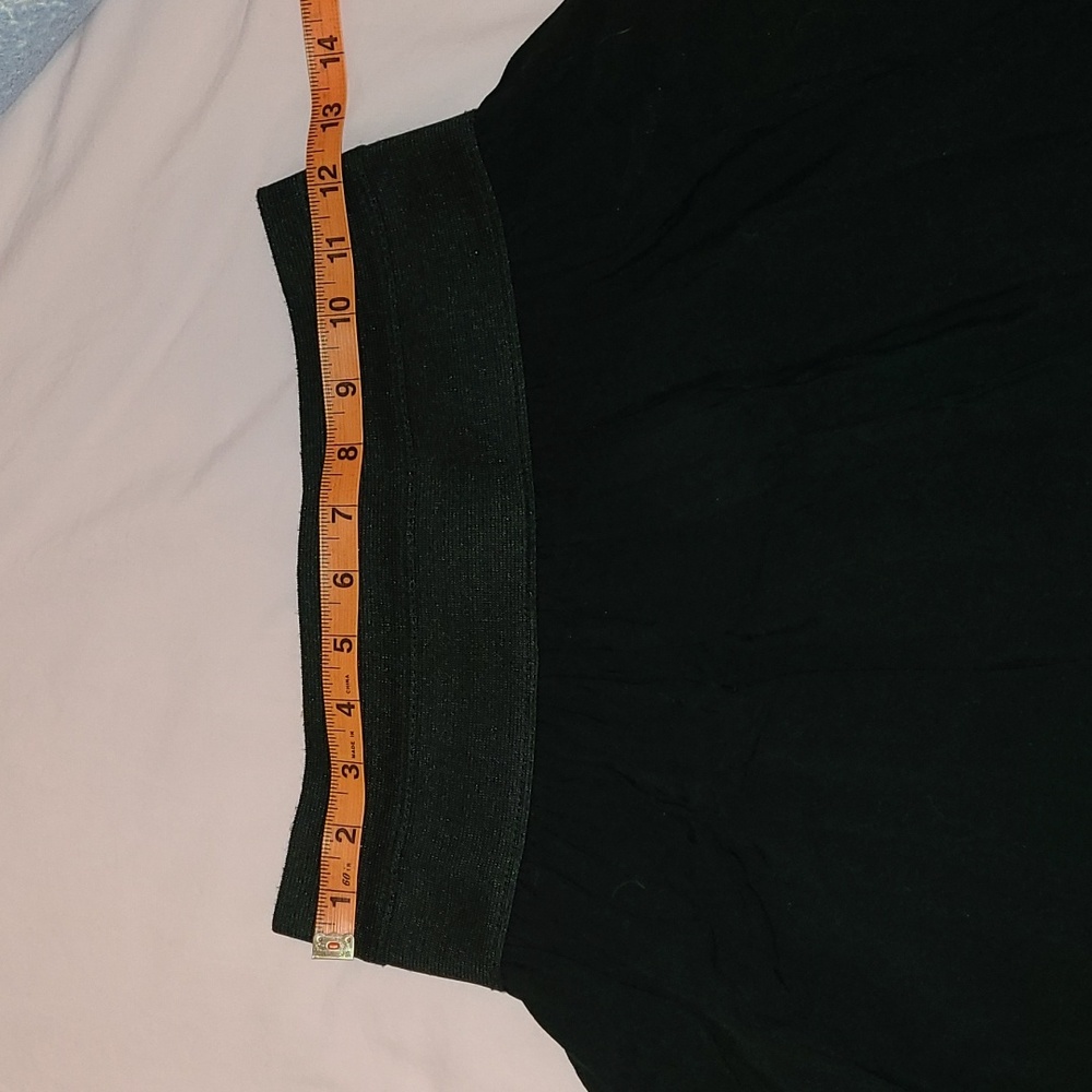 Black skirt - Picture 3 of 5
